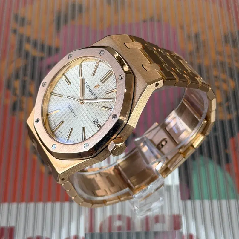 Audemars Piguet Royal Oak. 15400OR.OO.1220OR.02
