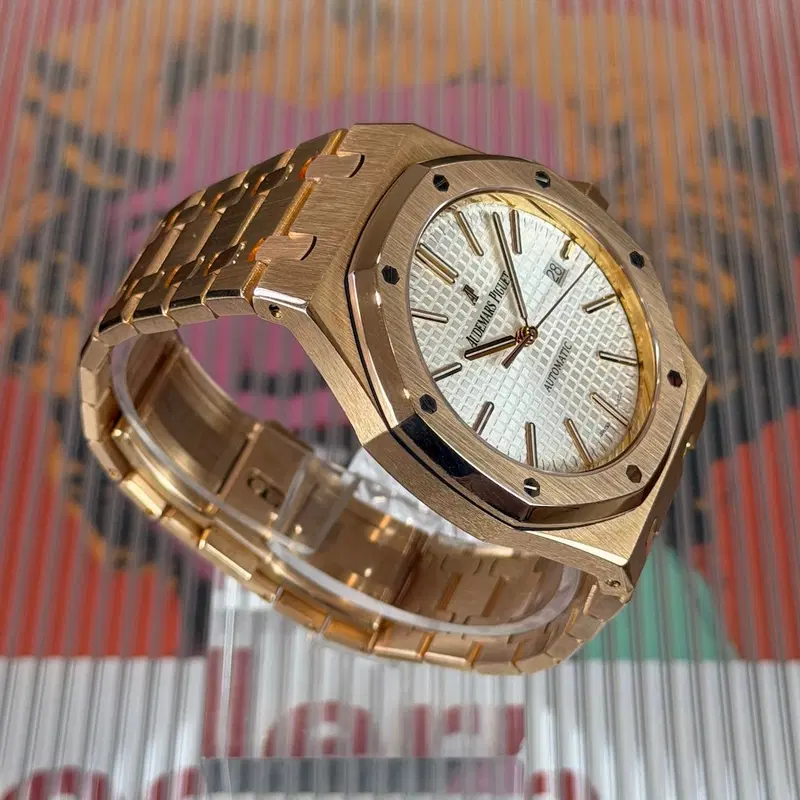 Audemars Piguet Royal Oak. 15400OR.OO.1220OR.02