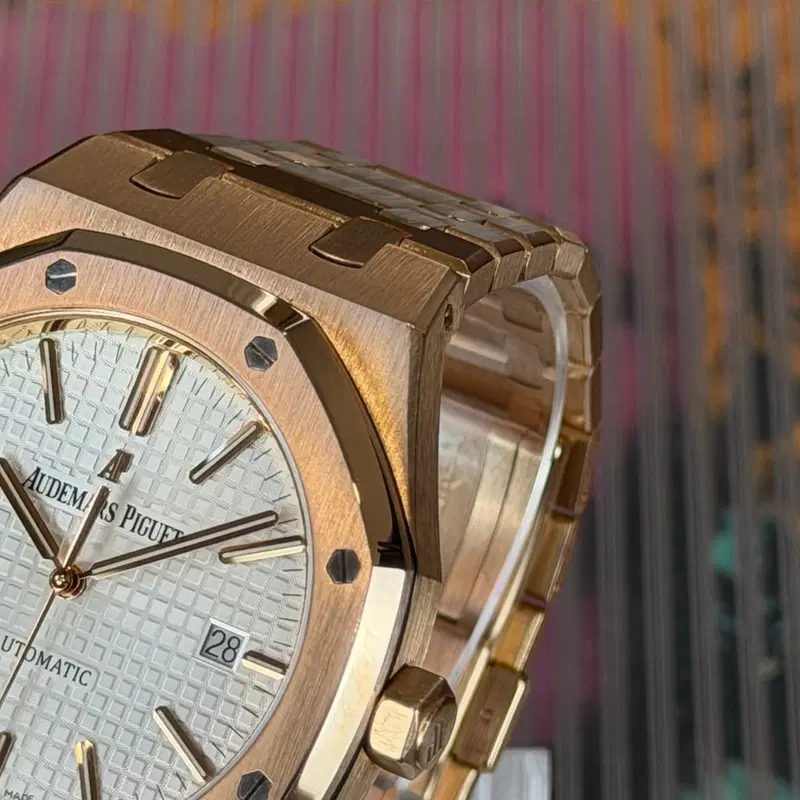 Audemars Piguet Royal Oak. 15400OR.OO.1220OR.02