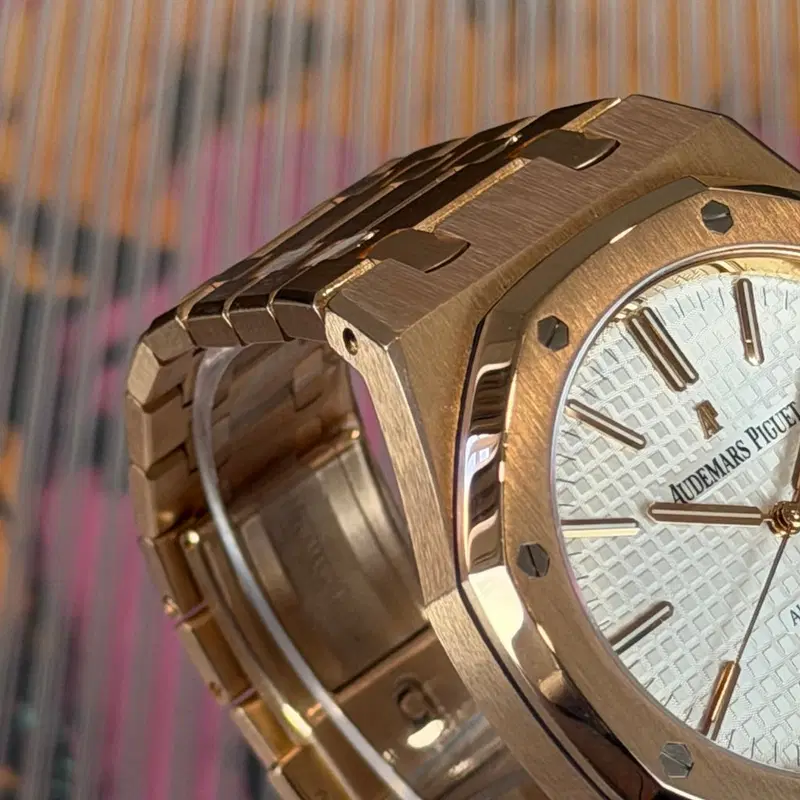 Audemars Piguet Royal Oak. 15400OR.OO.1220OR.02