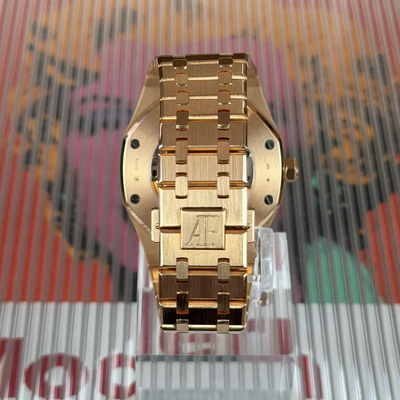 Audemars Piguet Royal Oak. 15400OR.OO.1220OR.02