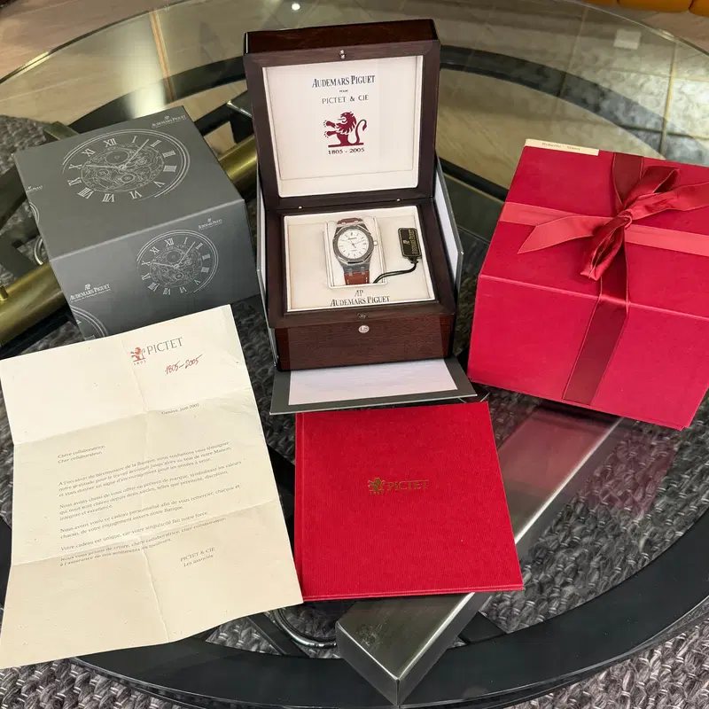 Audemars Piguet Royal Oak "Pictet". 15189ST.OO.D083CU.01