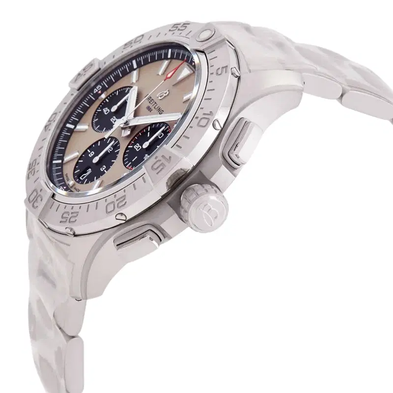 Breitling Avenger. AB0147101A1A1