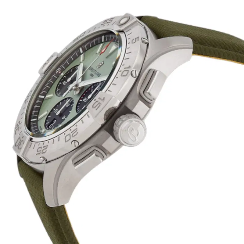 Breitling Avenger. AB0147101L1X1