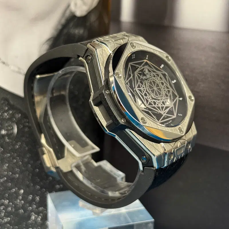 Hublot Big Bang Sang Bleu. 415.NX.1112.VR.MXM16
