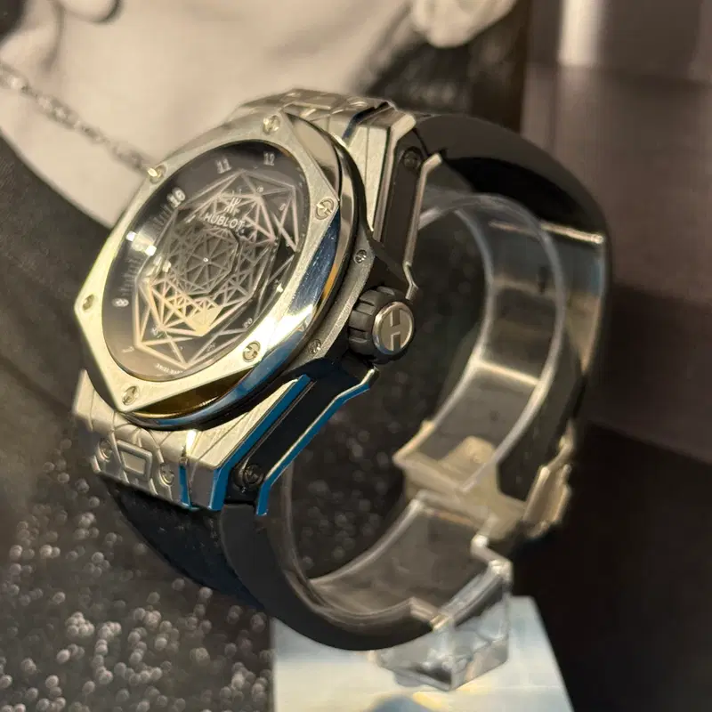 Hublot Big Bang Sang Bleu. 415.NX.1112.VR.MXM16