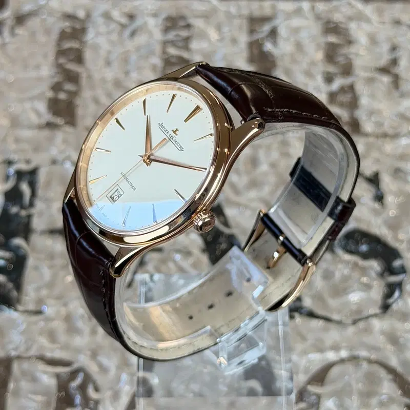 Jaeger-LeCoultre Master Ultra Thin Date. Q1232510
