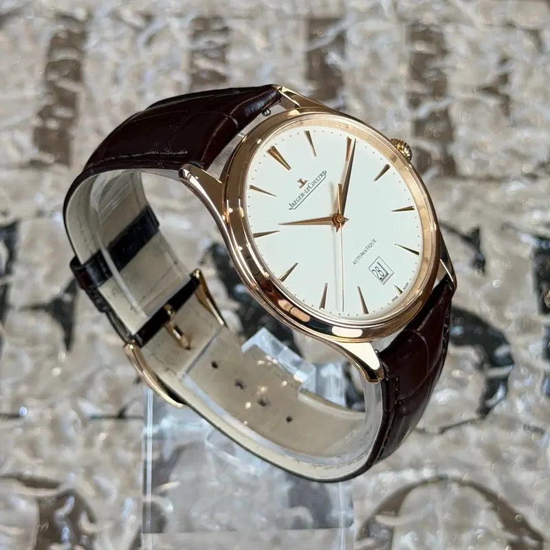 Jaeger-LeCoultre Master Ultra Thin Date. Q1232510