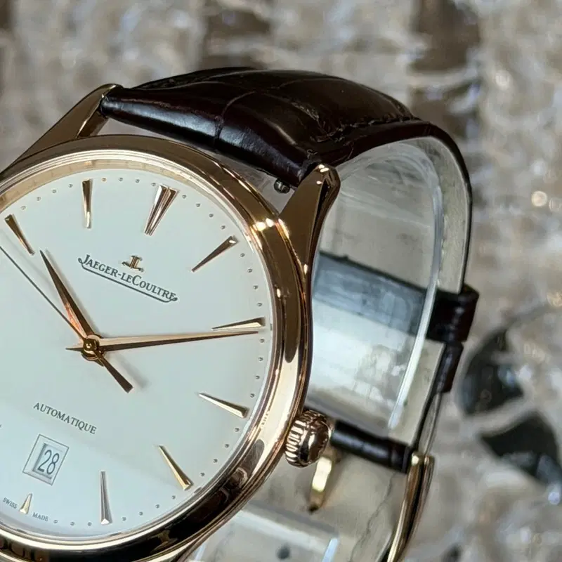 Jaeger-LeCoultre Master Ultra Thin Date. Q1232510