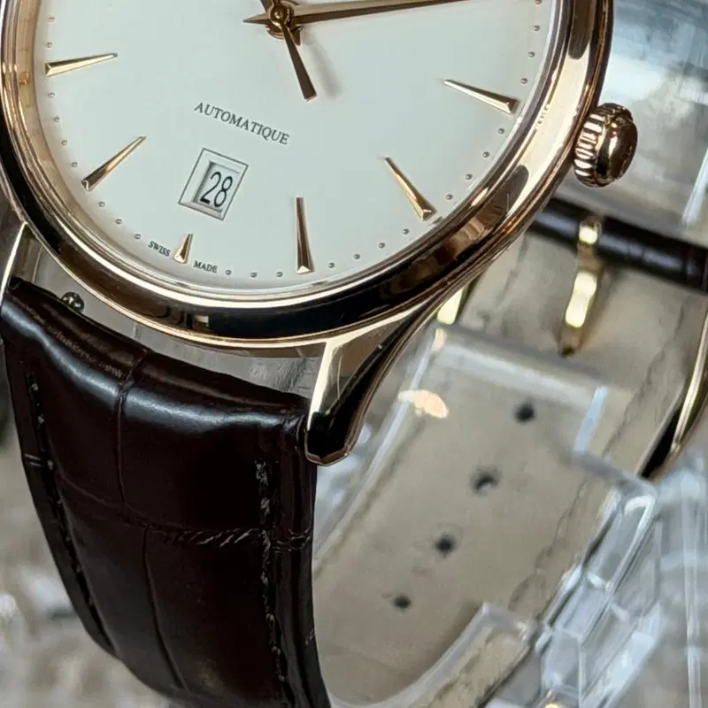 Jaeger-LeCoultre Master Ultra Thin Date. Q1232510