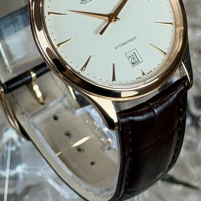 Jaeger-LeCoultre Master Ultra Thin Date. Q1232510