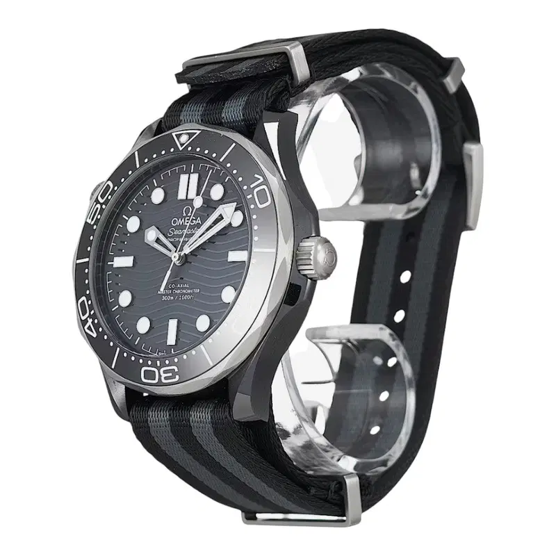 Omega Seamaster Diver. 210.92.44.20.01.002