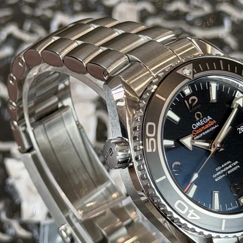 Omega Seamaster Planet Ocean. 232.30.38.20.01.001
