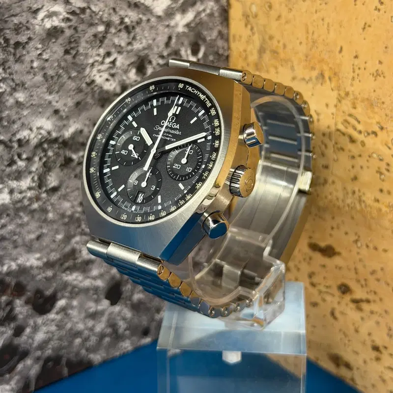 Omega Speedmaster Mark II. 327.10.43.50.01.001