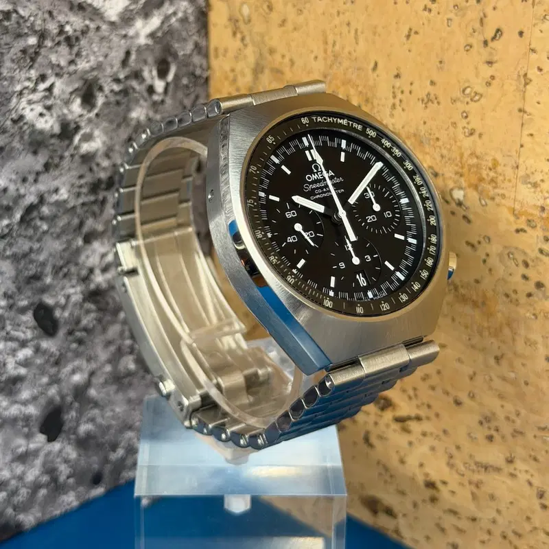 Omega Speedmaster Mark II. 327.10.43.50.01.001