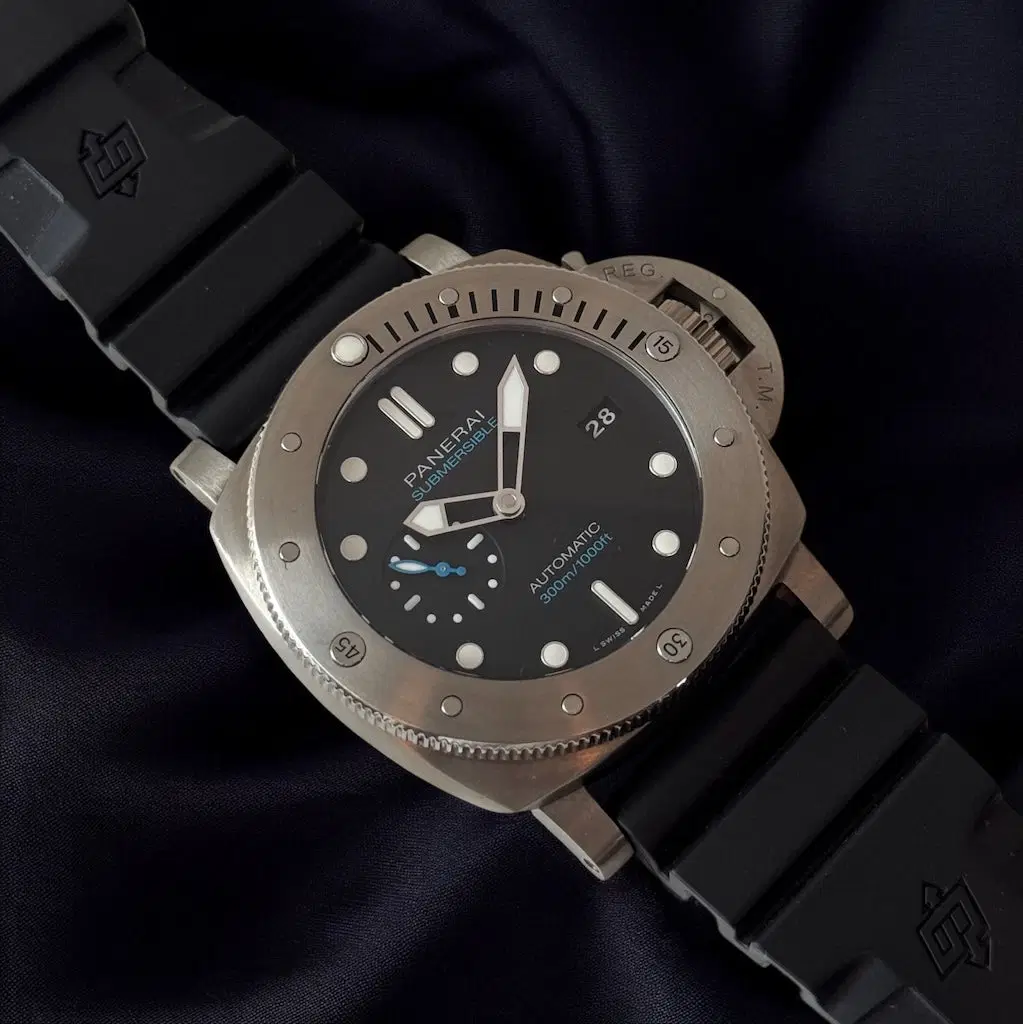 Panerai Luminor Submersible. PAM01305