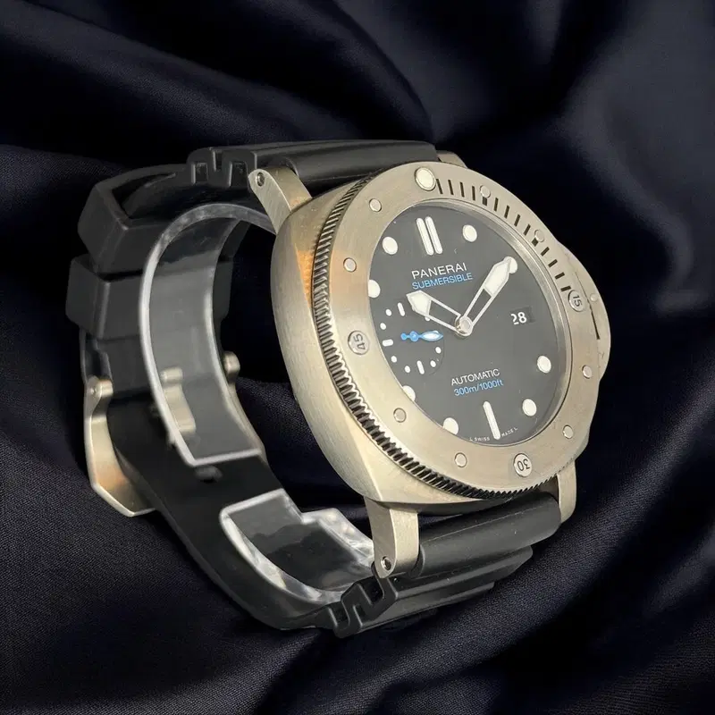 Panerai Luminor Submersible. PAM01305