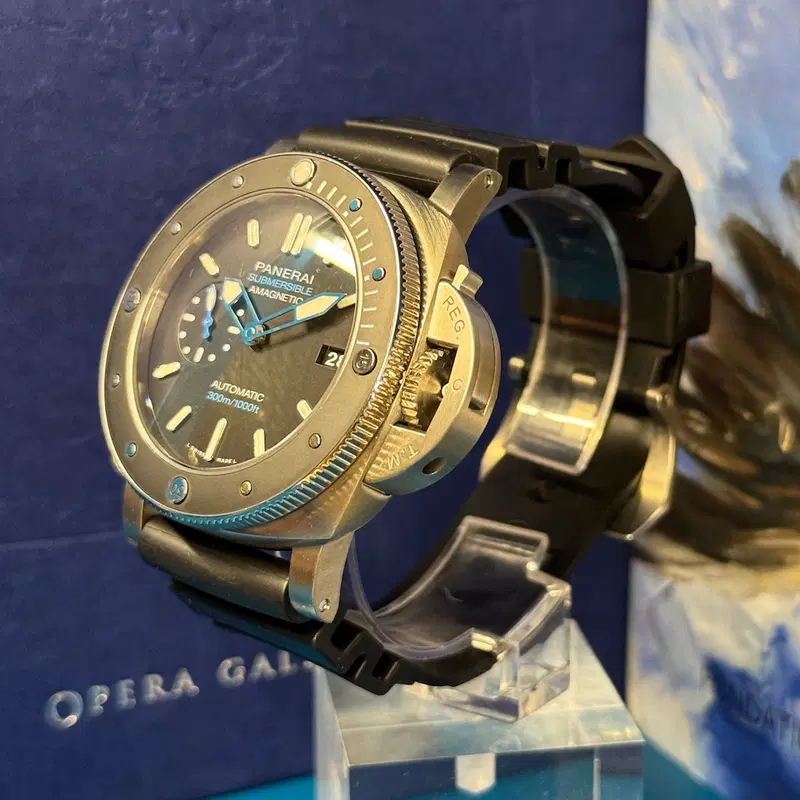 Panerai Luminor Submersible. PAM01389
