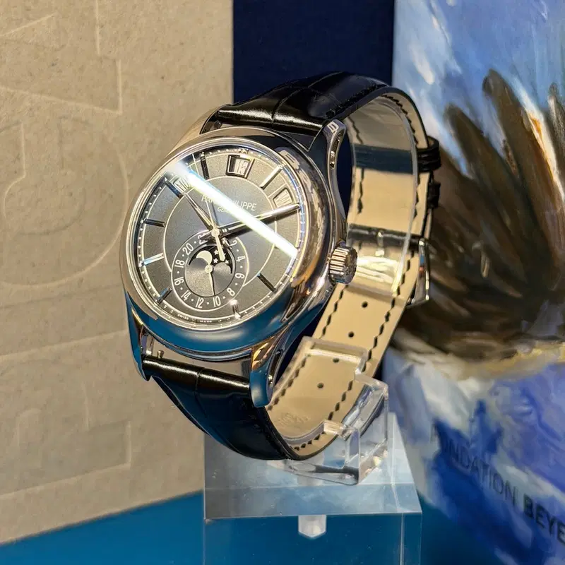 Patek Philippe Annual Calendar. 5205G-013