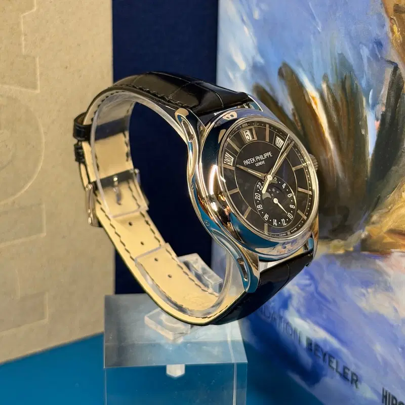 Patek Philippe Annual Calendar. 5205G-013