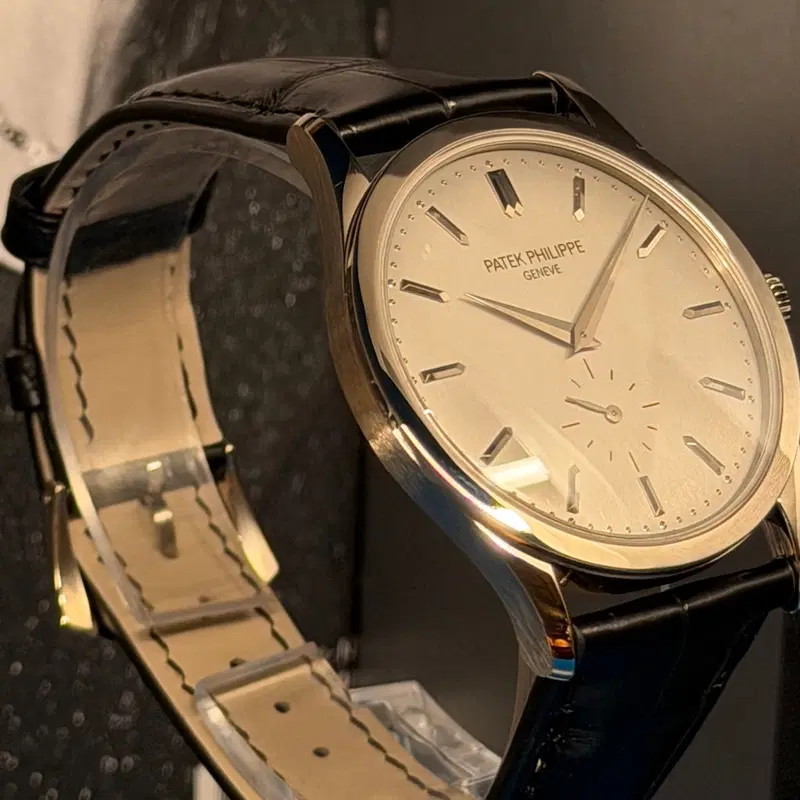 Patek Philippe Calatrava. 5196G-001