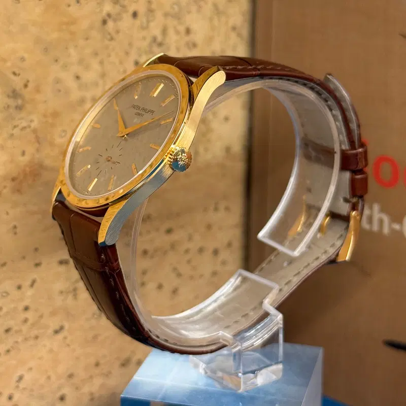 Patek Philippe Calatrava. 5196R-001