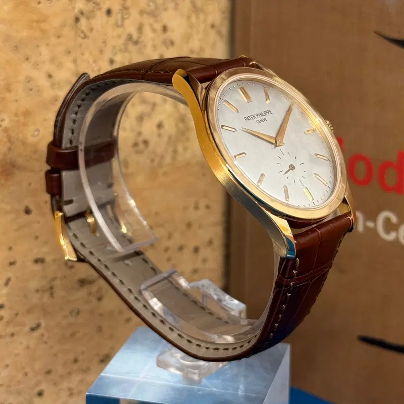 Patek Philippe Calatrava. 5196R-001