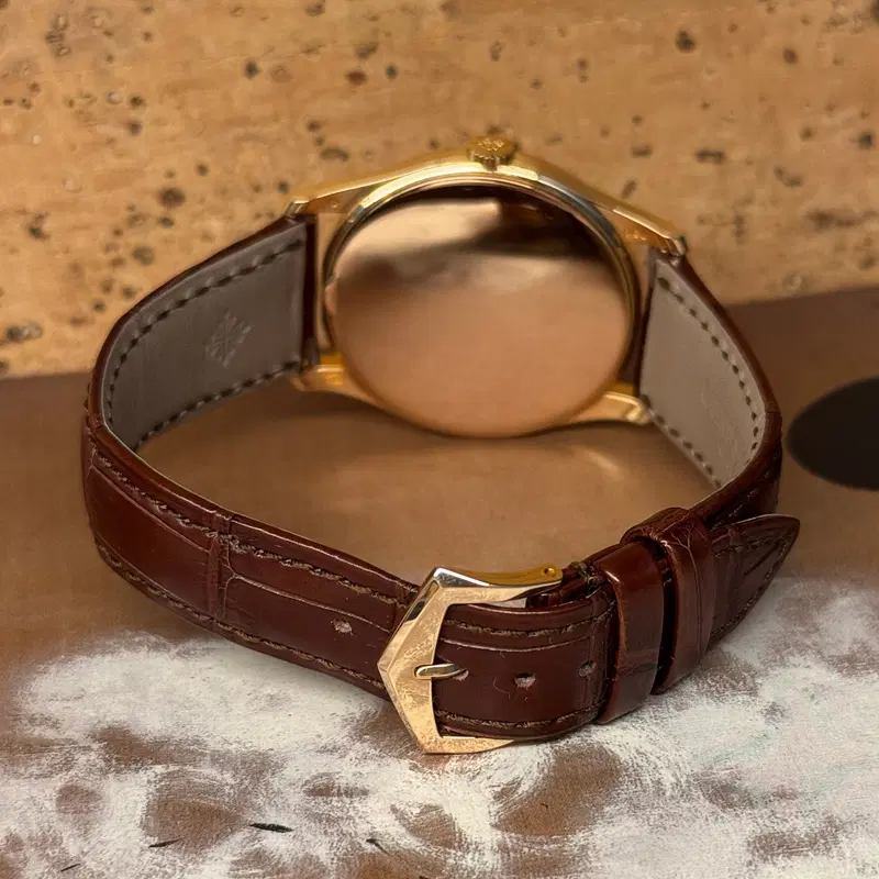 Patek Philippe Calatrava. 5196R-001