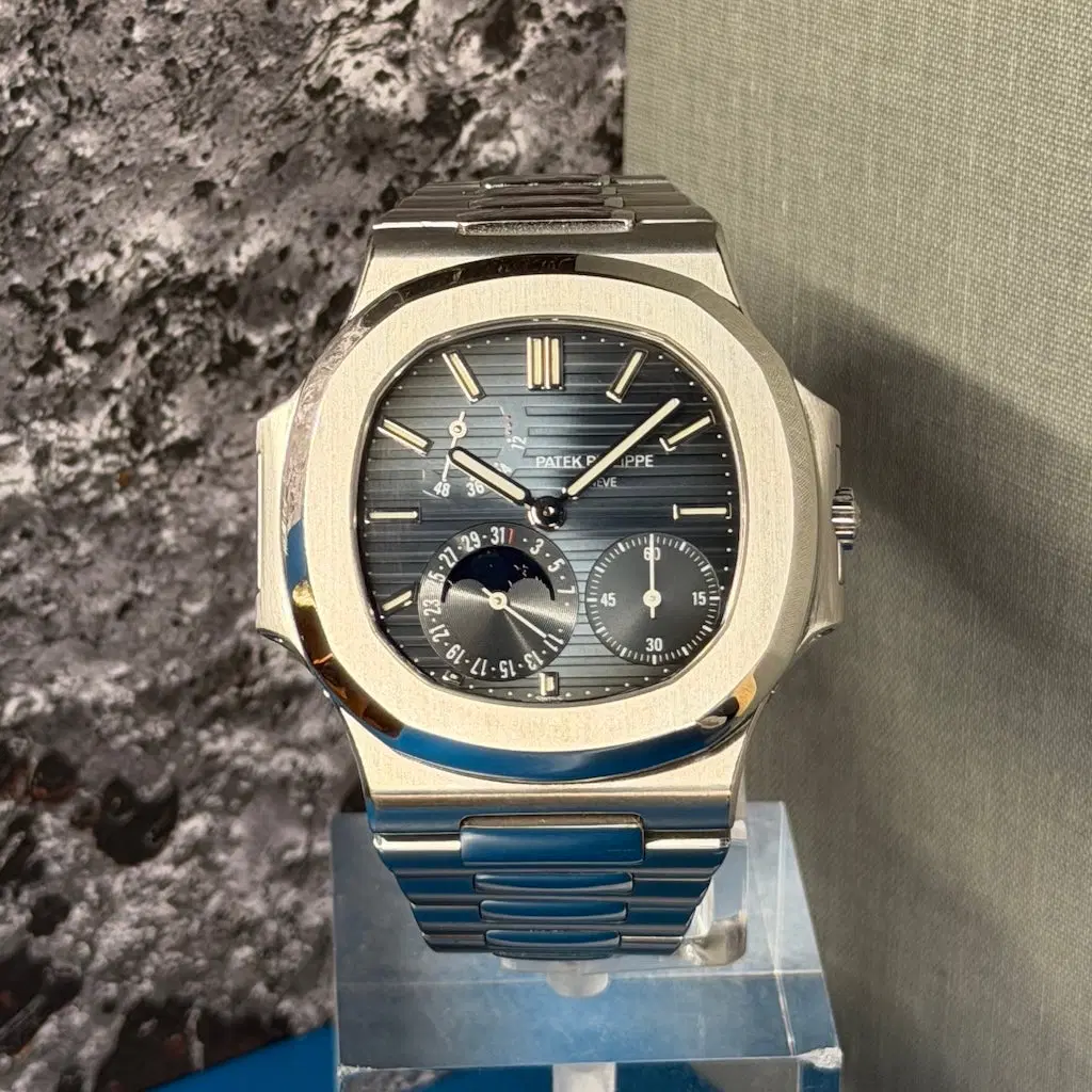 Patek Philippe Nautilus. 3712/1A-001