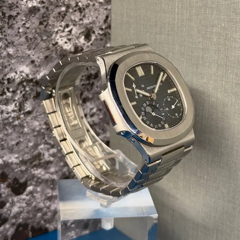 Patek Philippe Nautilus. 3712/1A-001
