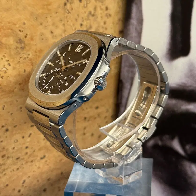 Patek Philippe Nautilus 5712/1A-001. 5712/1A-001