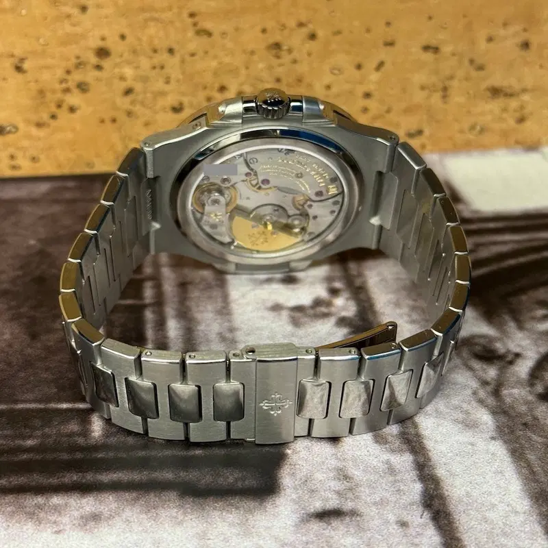 Patek Philippe Nautilus 5712/1A-001. 5712/1A-001