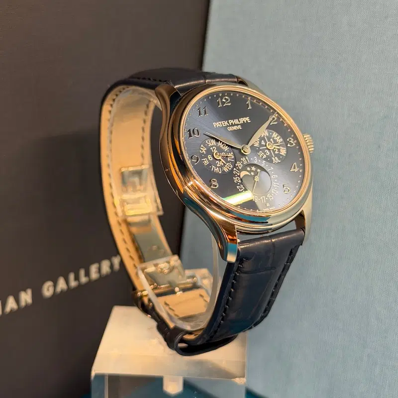 Patek Philippe Perpetual Calendar. 5327G