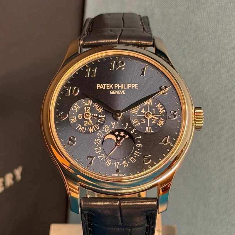 Patek Philippe Perpetual Calendar. 5327G