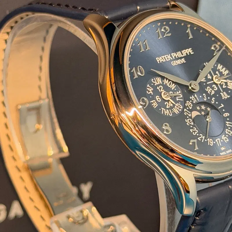 Patek Philippe Perpetual Calendar. 5327G