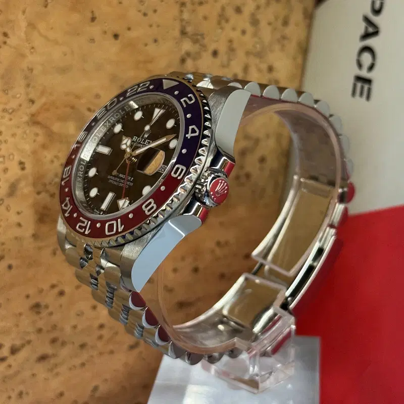 Rolex GMT-Master II "Pepsi". 126710BLRO