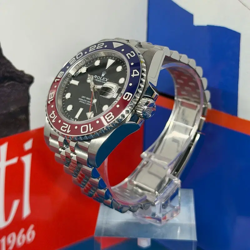Rolex GMT-Master II "Pepsi". 126710BLRO