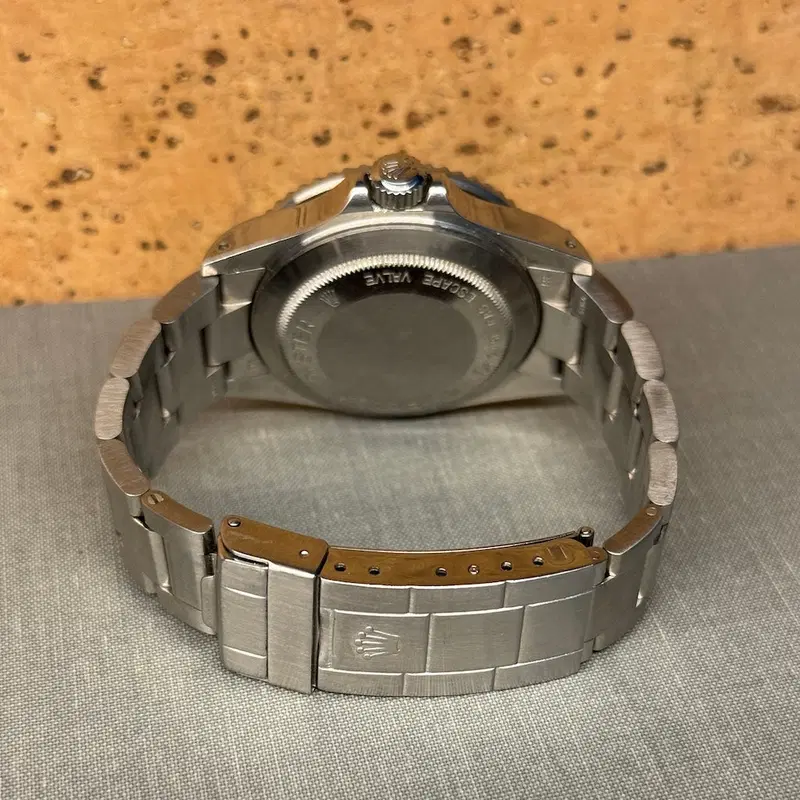 Rolex Sea-Dweller. 16660