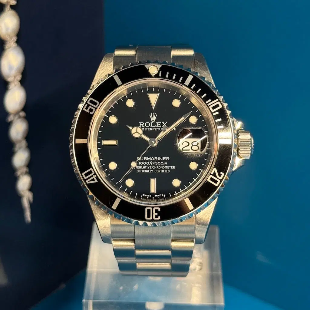 Rolex Submariner Date. 16610