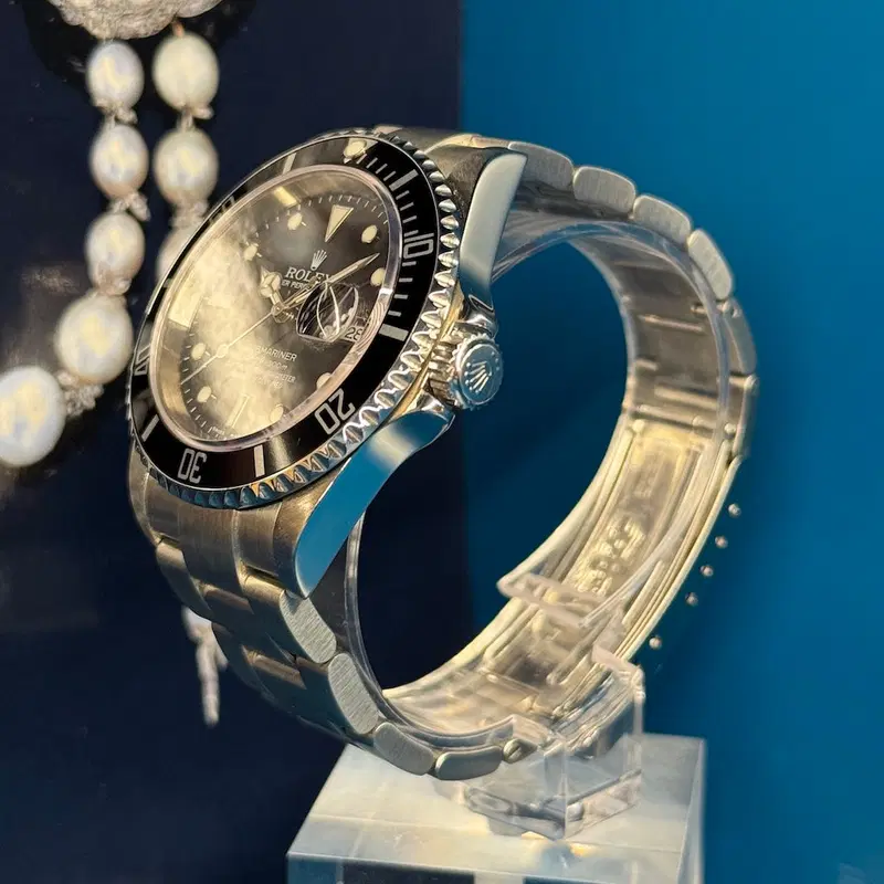 Rolex Submariner Date. 16610