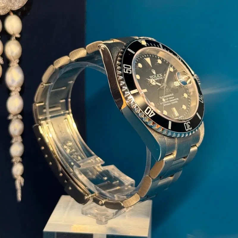 Rolex Submariner Date. 16610