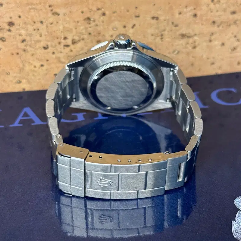 Rolex Submariner Date. 16610