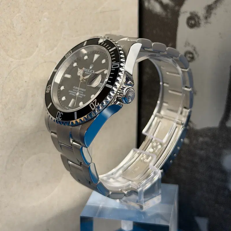 Rolex Submariner Date. 16610