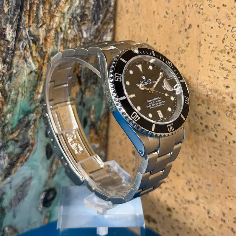 Rolex Submariner Date. 16610
