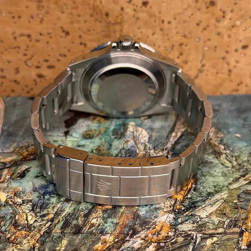 Rolex Submariner Date. 16610