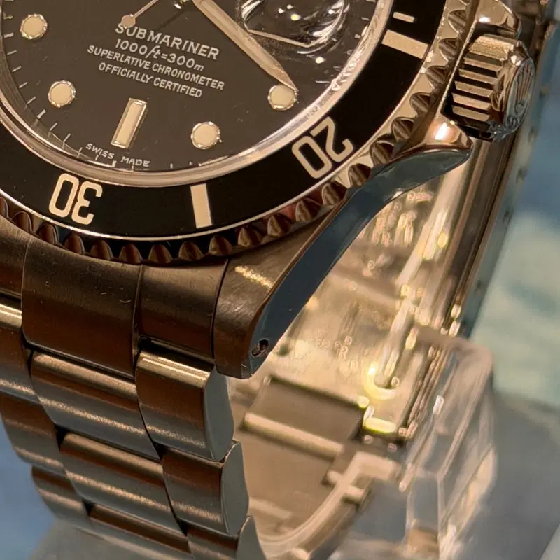 Rolex Submariner Date. 16610