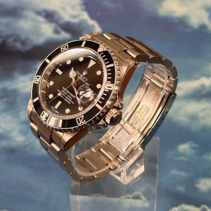 Rolex Submariner Date. 16610