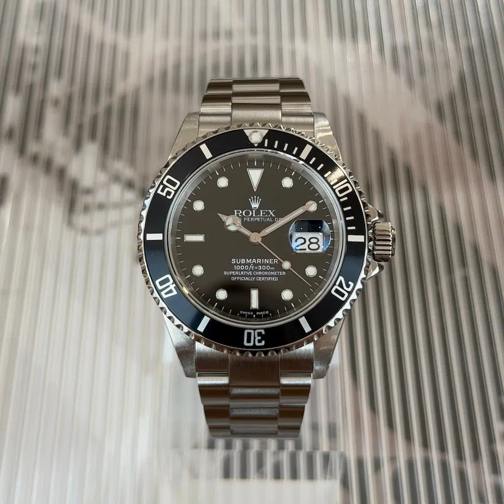 Rolex Submariner Date. 16610