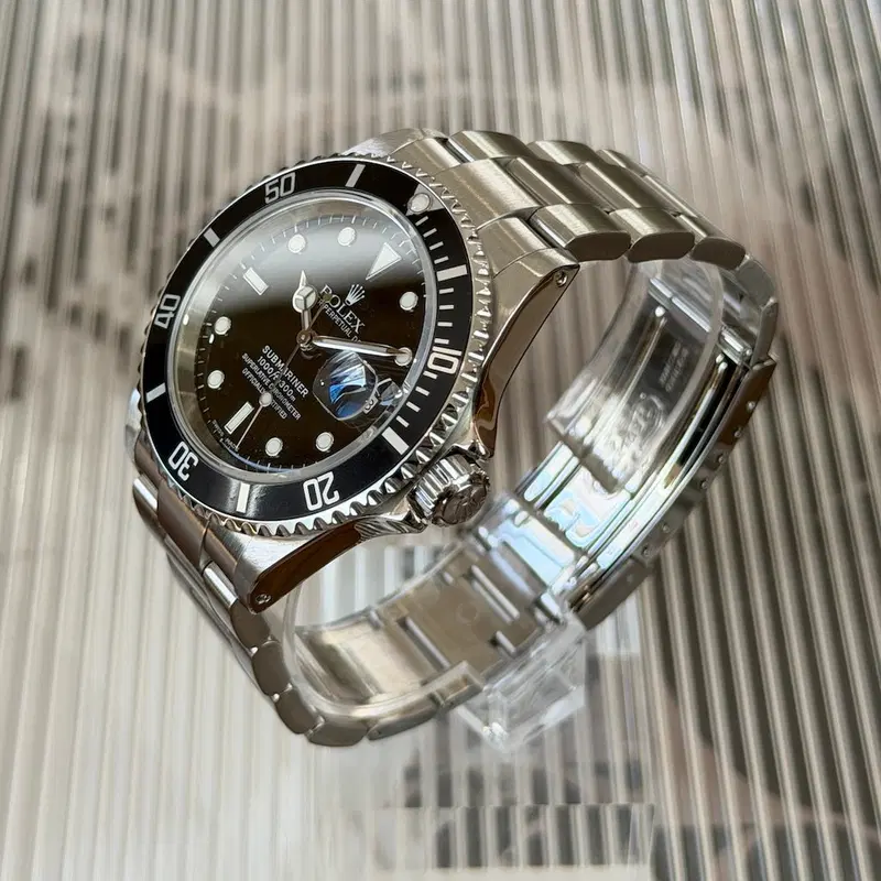 Rolex Submariner Date. 16610