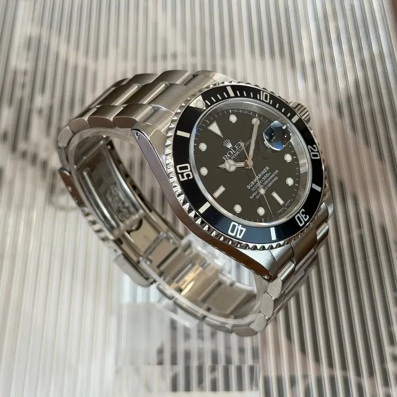 Rolex Submariner Date. 16610